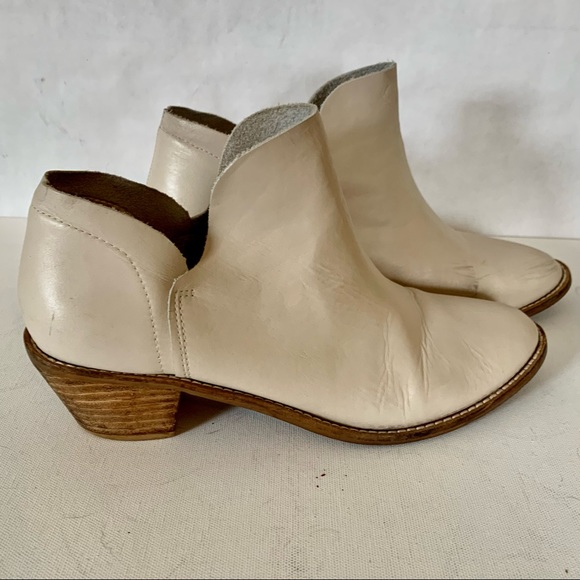 Kelsi Dagger Cream Low Booties - Picture 5 of 11